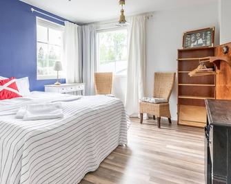 Villa Jokivarsi Bed & Breakfast - Vantaa - Bedroom