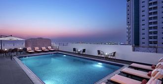 DoubleTree by Hilton Ras Al Khaimah - Ras Al Khaimah - Bể bơi
