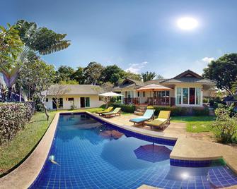 Idyllic Samui Beach Villa Resort - Ko Samui - Pool