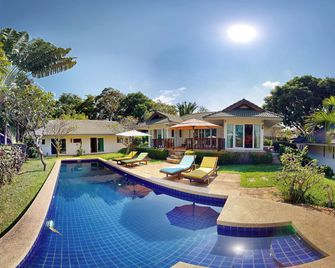 Idyllic Samui Beach Villa Resort - Ko Samui - Pool
