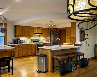 50Acre Farm w/Games Barn & Projection Room. - Long Point - Kitchen