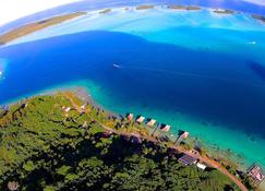 The Black Pearl! The most luxurious private Over Water Bungalow in Bora Bora! - Vaitape - Uima-allas