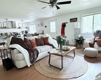 Enchanting Private Forest Retreat near Mt Rainier - Mineral - Sala de estar