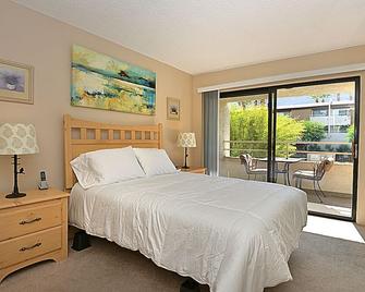 Beautiful Mountain Views While Overlooking The Pool And Spa! - Biarritz Mirage - Palm Springs - Bedroom
