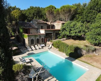 Beautiful Secluded Umbrian Farmhouse With Pool, Mature Gardens And Grounds - Umbertide - Piscina