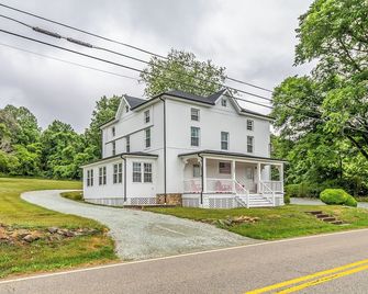 6 Bedroom 4 Bathroom 1870 Farmhouse. Right next to Great Wolf & Hollywood Casino - Perryville - Edificio