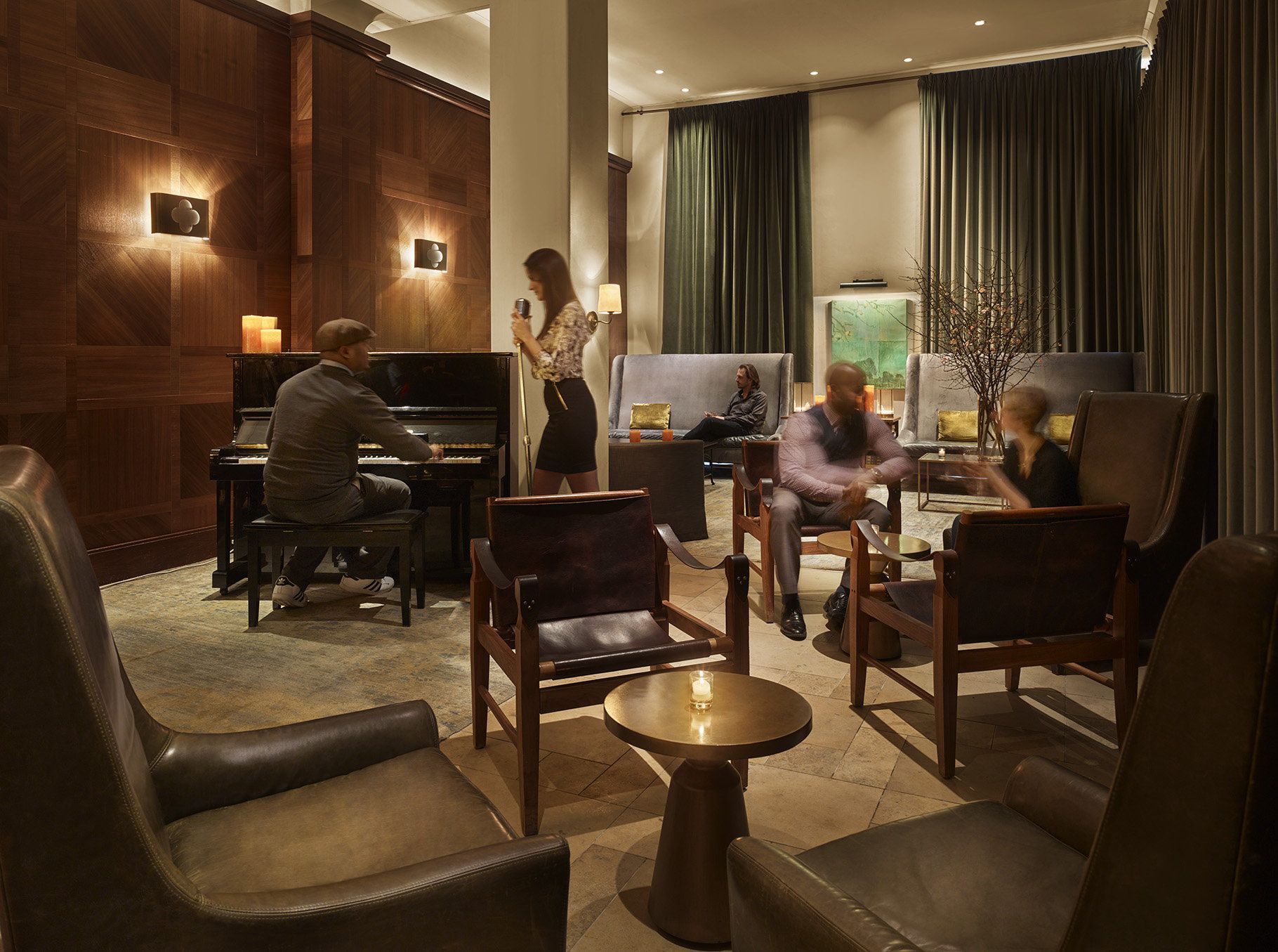 Lounge view of Refinery Hotel