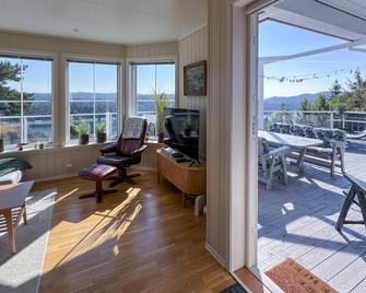 3 Bedroom Nice Home In Lyngdal - Lyngdal - Balcón