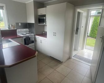 Springfield Motel And Lodge - Springfield - Kitchen