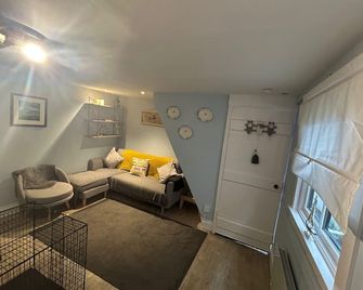 3 Bedroom Cosy Cottage In Lamlash, Isle - Isle of Arran - Living room