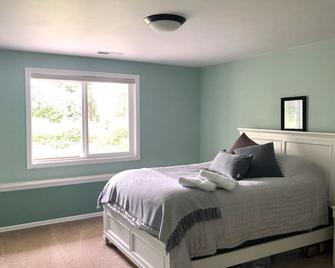 Water view high bank two bedroom private border Manchester State Park. - Port Orchard - Bedroom