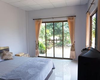 Kedsila Hometel - Pathio - Habitación