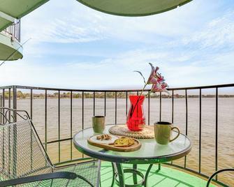 Resort-Style Lake Conroe Retreat with Balcony and View - Willis