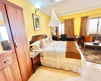 Seaside Suites And Hotel - Freetown - Habitación