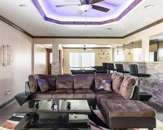 Modern Home near Downtown\nPool Tablebreeze - Dallas