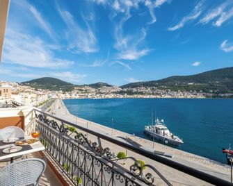 ساموس هوتل - Samos - شرفة