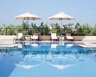 Mövenpick Hotel Apartments Al Mamzar Dubai - Dubái - Alberca