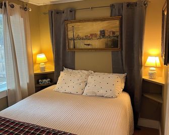 Cozy Cottage on Beautiful Lake Champlain. - Bridport - Bedroom