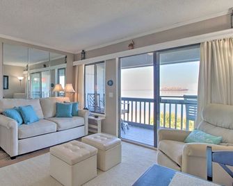 Gone Coastal - Tybee Island - Living room