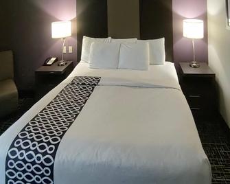 Comfort Inn & Suites - Claremore - Schlafzimmer