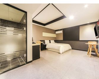 Elysee Hotel - פוסן - חדר שינה