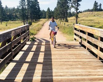 Black Hills Cabins at Quail's Crossing - Hill City