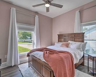 Bright Durham Home w/ Fully Furnished Deck! - Durham - Bedroom