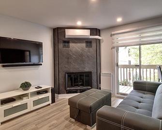 O'berge du Village - Magog - Wohnzimmer