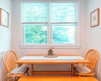 Quiet Studio W/ King Bed - Home of Boston Marathon - Hopkinton - Comedor