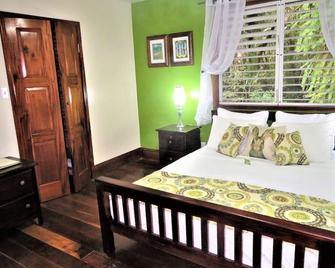 Huge! Belize Vacation Lodge, 1 To 6 Private Cottages Plus Fully Equipped Kitchen - Punta Gorda - Schlafzimmer