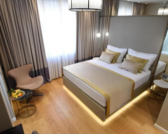 Hotel Malhar Palace (Adults Only) - Shirdi - Bedroom