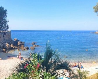 Nice apartment with pool - near the beach - Bandol