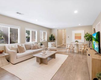 4b4bcharming Designer House 24hself Checkin Free P - El Monte - Living room