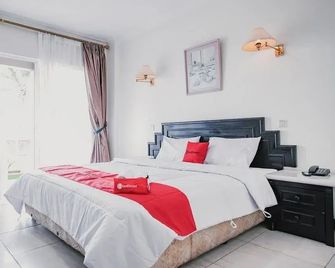 RedDoorz Plus near Pelabuhan Merak - Cilegon