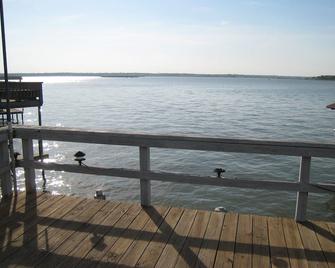 Almost Seaside - Waterfront Paradise On Cedar Creek Lake! - Gun Barrel City - Balcony