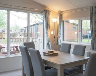 Bittern Lodge: 3bd Retreat in South Lake - Burton-in-Kendal - Comedor