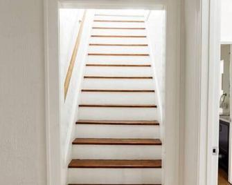Parsonage Suite - Millpond Inn - Clarkston - Stairs