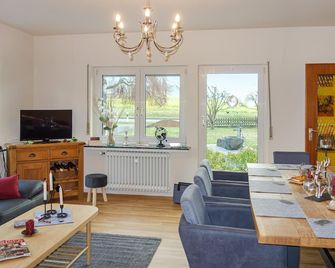 Awesome Home In Müllenbach With Kitchen - Müllenbach - Living room