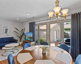 Outstanding Ohare Oasis - Des Plaines - Dining room
