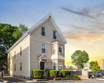 New 2br Downtown Getaway|salem+beverly|parking - Beverly - Building