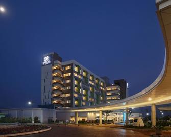 Batiqa Hotel & Apartments Karawang - Karawang - Gebäude