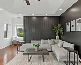 The Penthouse, Lux stay near Downtown, UofC & Lake - שיקאגו - סלון