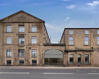 Cambridge Hotel Waterfront - Brighouse - Edificio