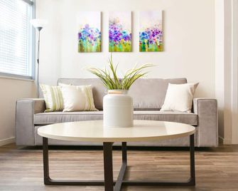 Athens Connection Apartments - Atenas - Sala de estar