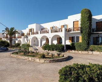 Swiss Home - נאוסה - בניין