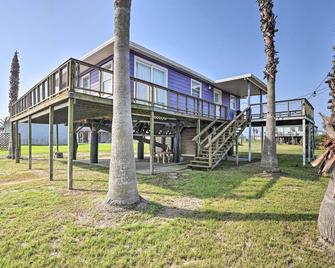 4 Blocks to Ocean Water-View Surfside Beach Home! - Surfside Beach - Building