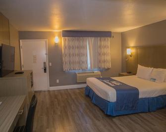 Days Inn by Wyndham Redwood City - Redwood City - Bedroom