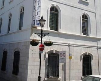 Bristol Hotel - Cebelitarık - Bina