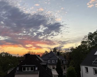 Essens Grüne Mitte !zentral, Grün und Heimisch! Free Parking, Free Netflix - Essen - Edificio