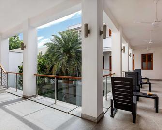 Villa Shanti - Heritage Hotel for Foodies - Pondicherry - Balcón